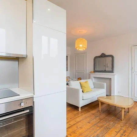 2-bedroom Near Metro Apartment *