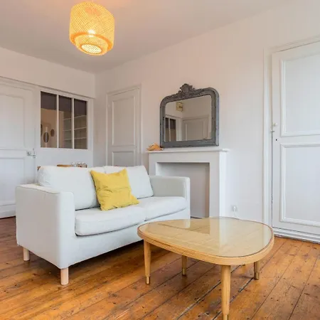 Apartment 2-bedroom Near Metro