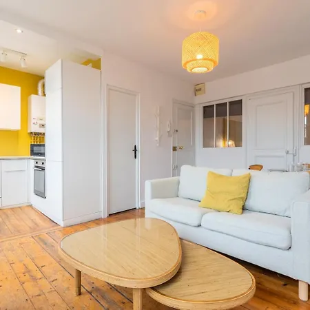 2-bedroom Near Metro